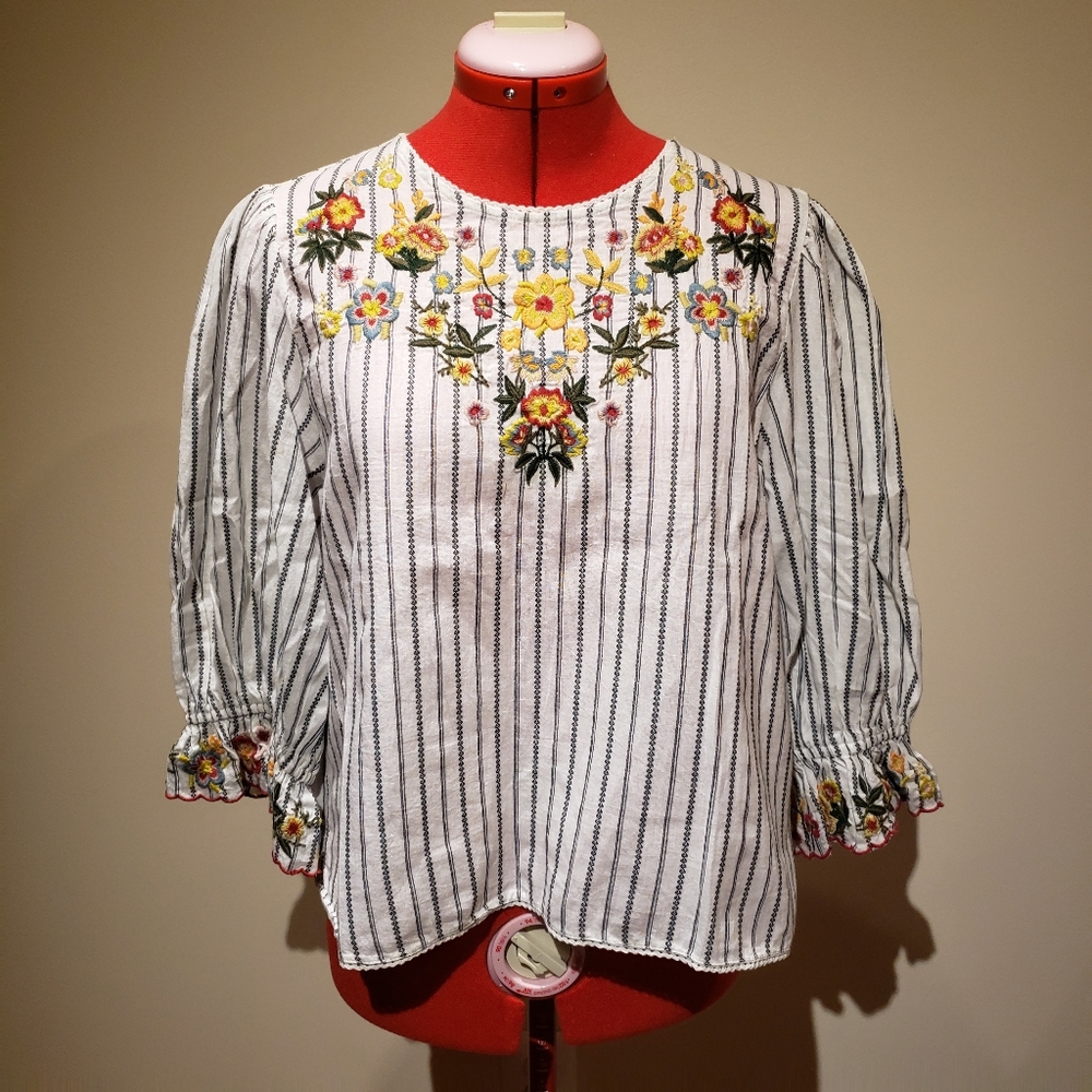 NWT Zara embroidery back-button closure blouse